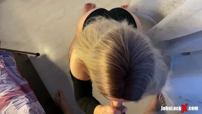 ريڊ هيڊ چوسڻ ڊڪ ۽ ڀنگ مٿي، هن جي گدا تي گڏ ٿيڻ